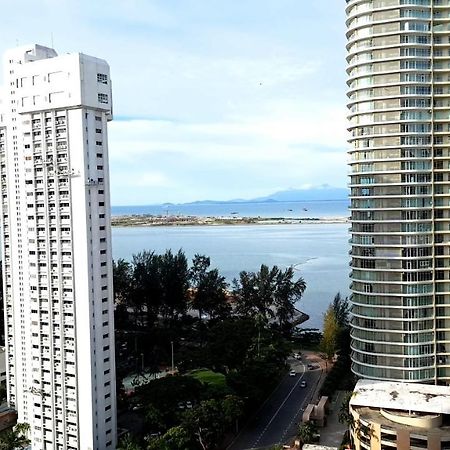 Mansion One Entire House 3 Queenbeds - Spacious Balcony Seaview George Town Buitenkant foto
