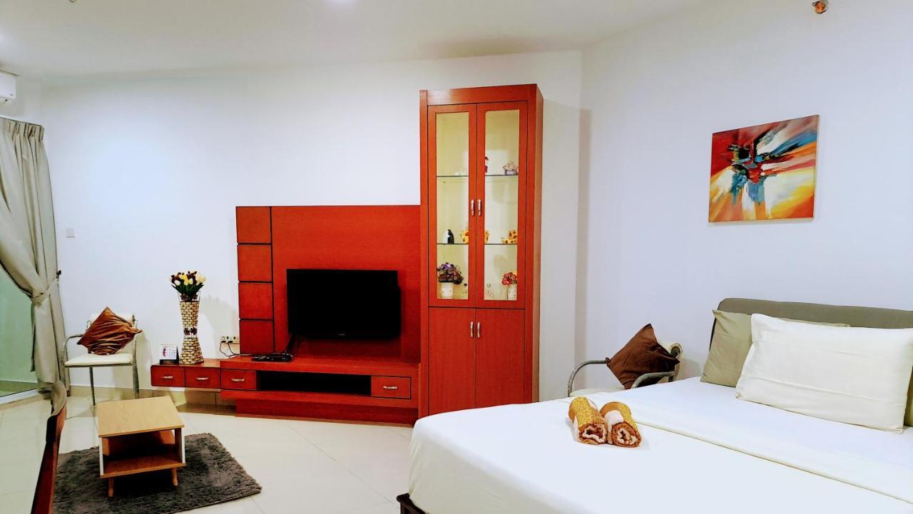 Mansion One Entire House 3 Queenbeds - Spacious Balcony Seaview George Town Buitenkant foto