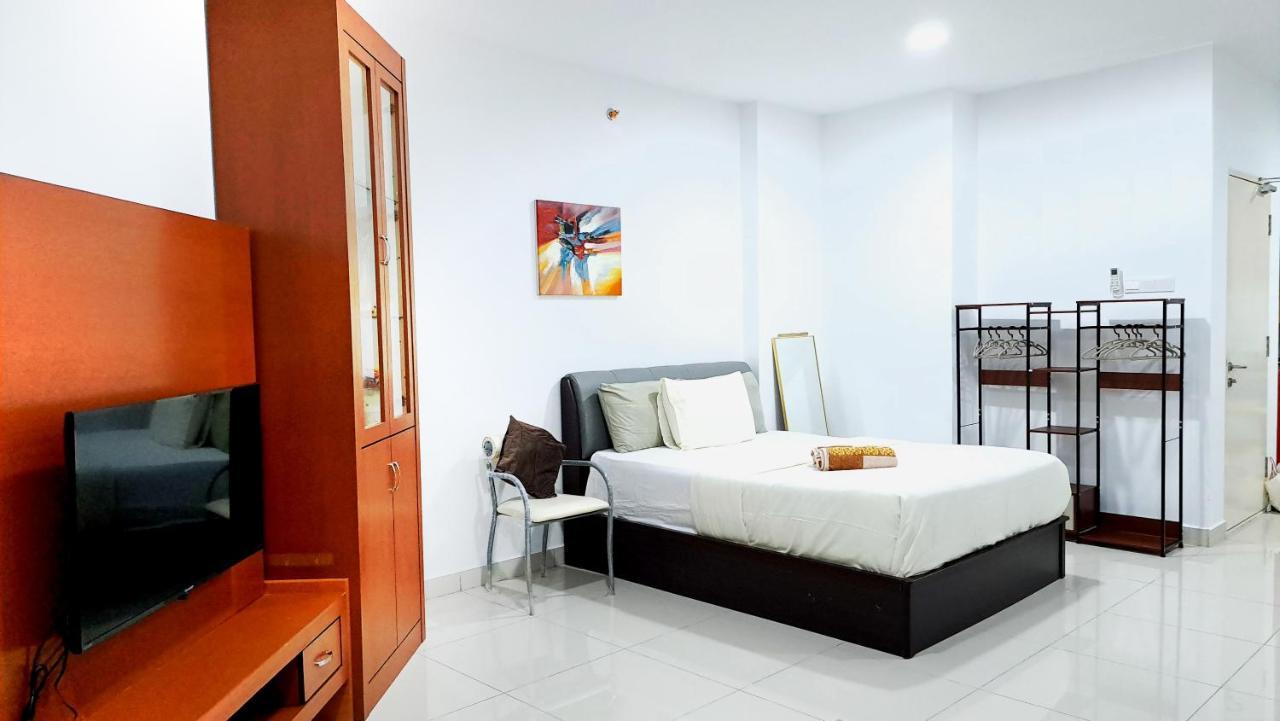 Mansion One Entire House 3 Queenbeds - Spacious Balcony Seaview George Town Buitenkant foto