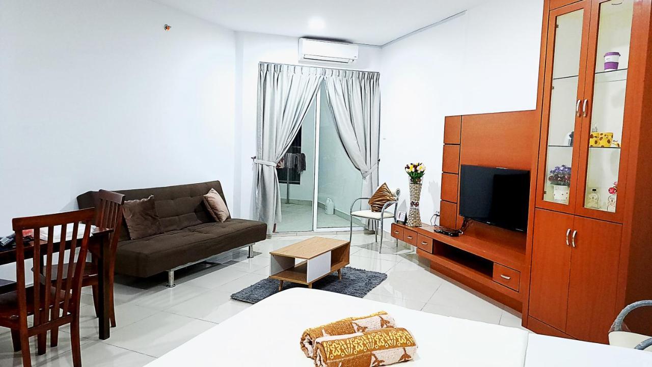 Mansion One Entire House 3 Queenbeds - Spacious Balcony Seaview George Town Buitenkant foto