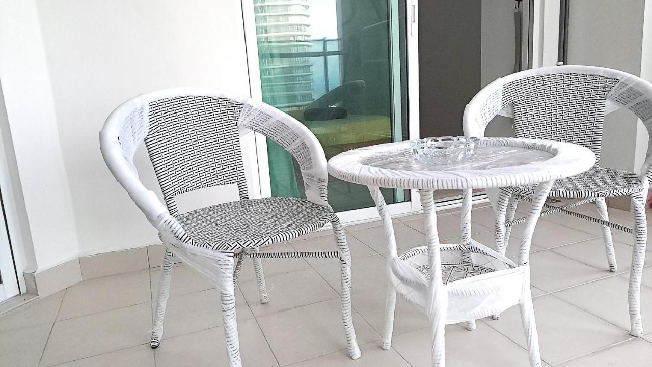 Mansion One Entire House 3 Queenbeds - Spacious Balcony Seaview George Town Buitenkant foto
